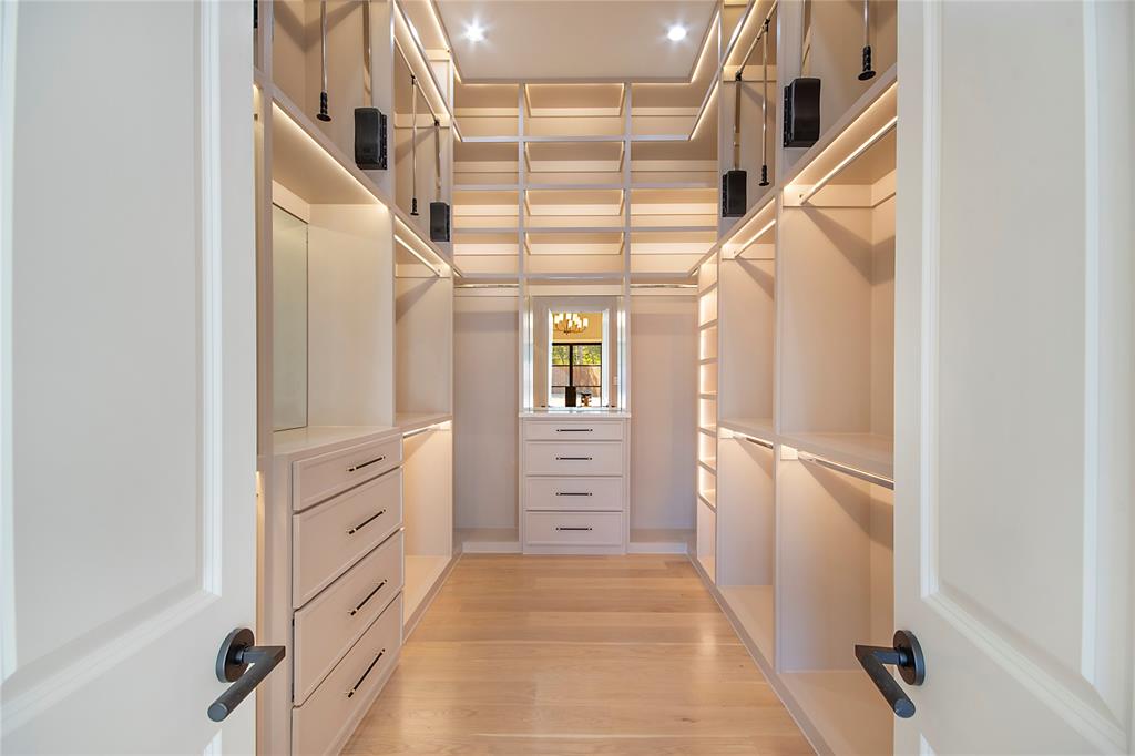 4222 Middleton Road Dallas, TX 75229 - Photo 21 of 40 his closet