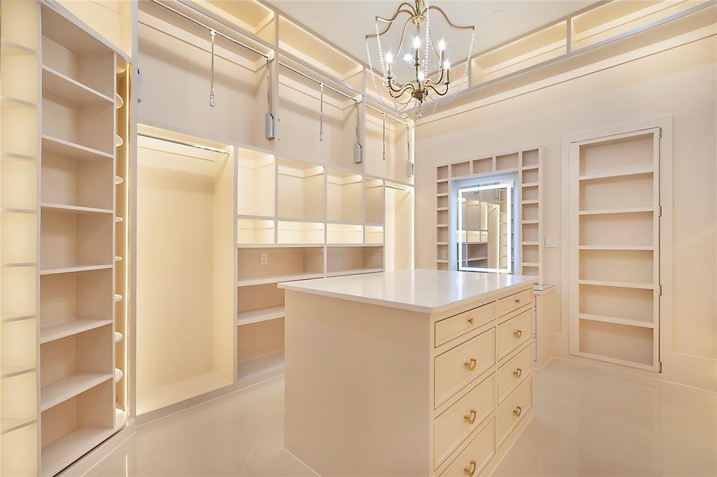 4222 Middleton Road Dallas, TX 75229 - Photo 23 of 40 her closet
