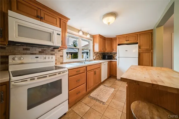 $399,900 | 4300 Fay Road, Syracuse, NY 13219