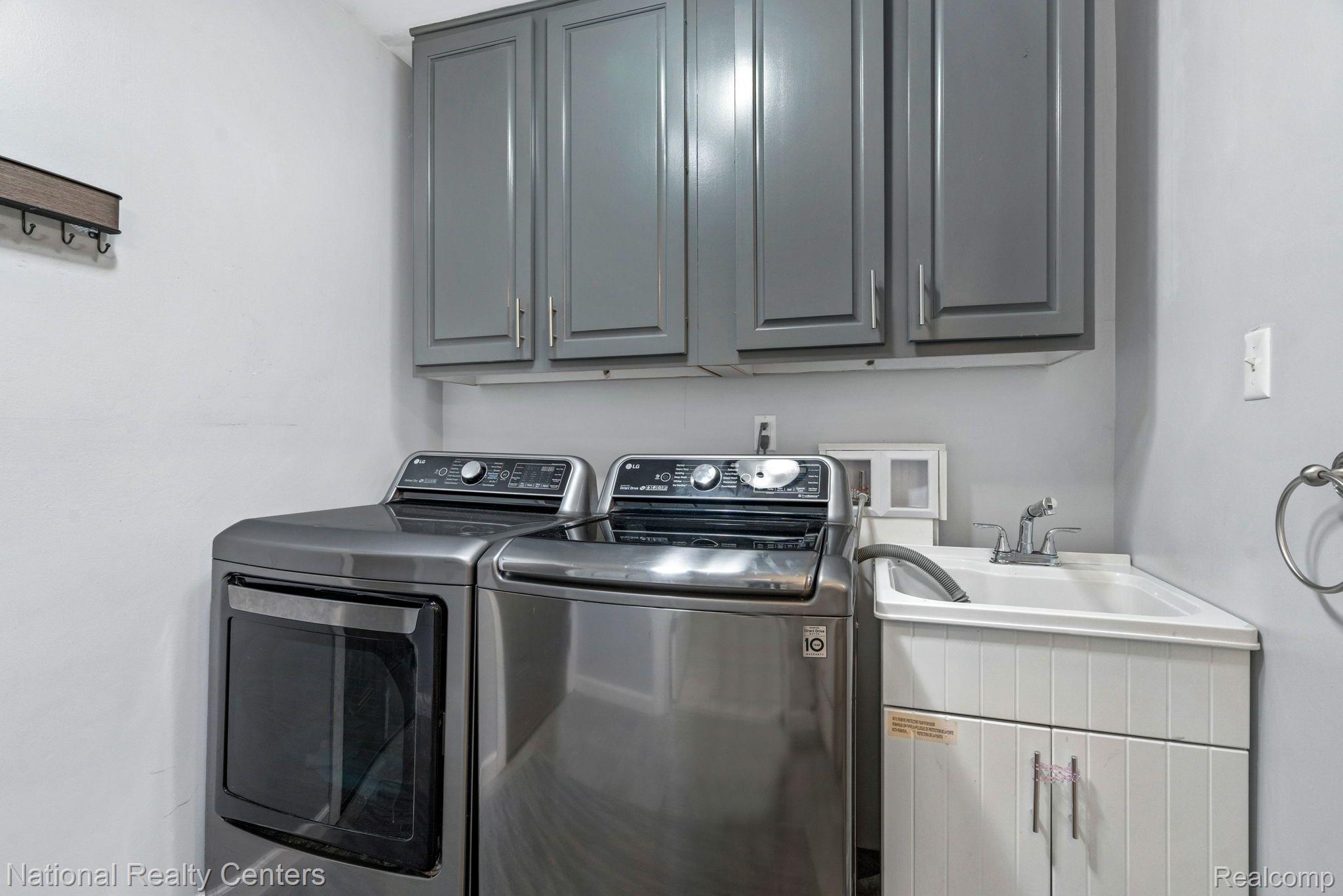 27365 Bell Road New Boston, MI 48164 - Photo 20 of 52 Laundry Room