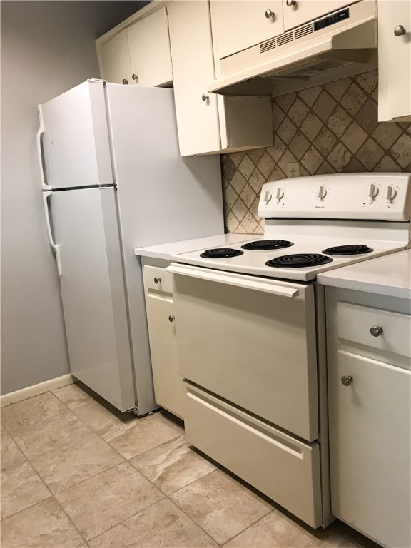 5001 Bull Creek Road, Unit 116 Austin, TX 78731 - Photo 7 of 13 a close view of a stove top oven and refrigerator