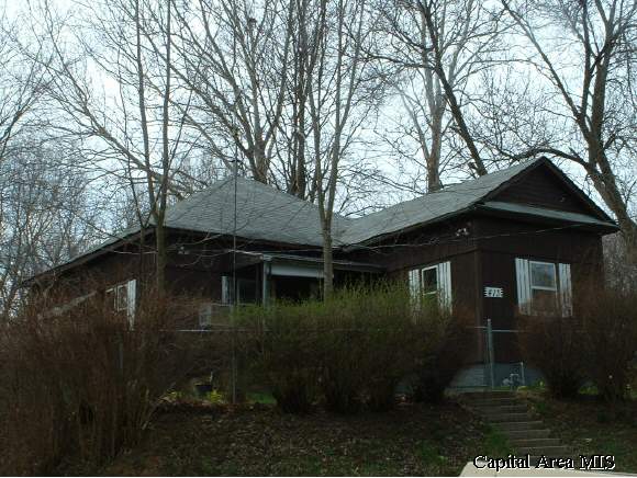 413 South Adams Street Athens, IL 62613 - Photo 1 of 9 Gallery Image 1