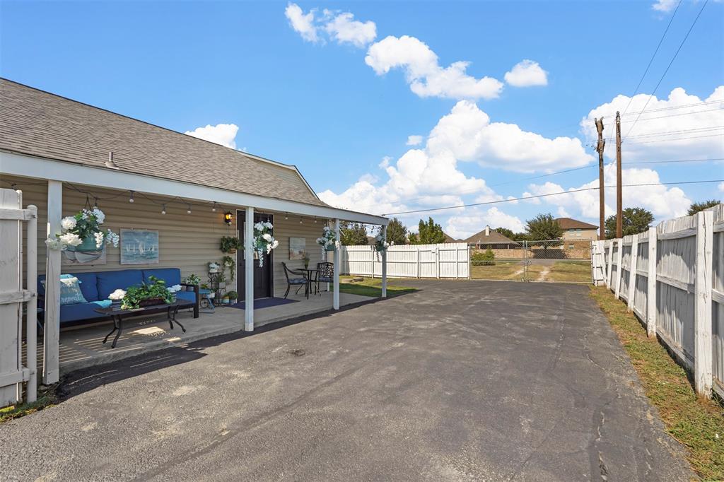 20602 Hackberry Creek Park Road Frisco, TX 75036 - Photo 15 of 20 a view of a balcony