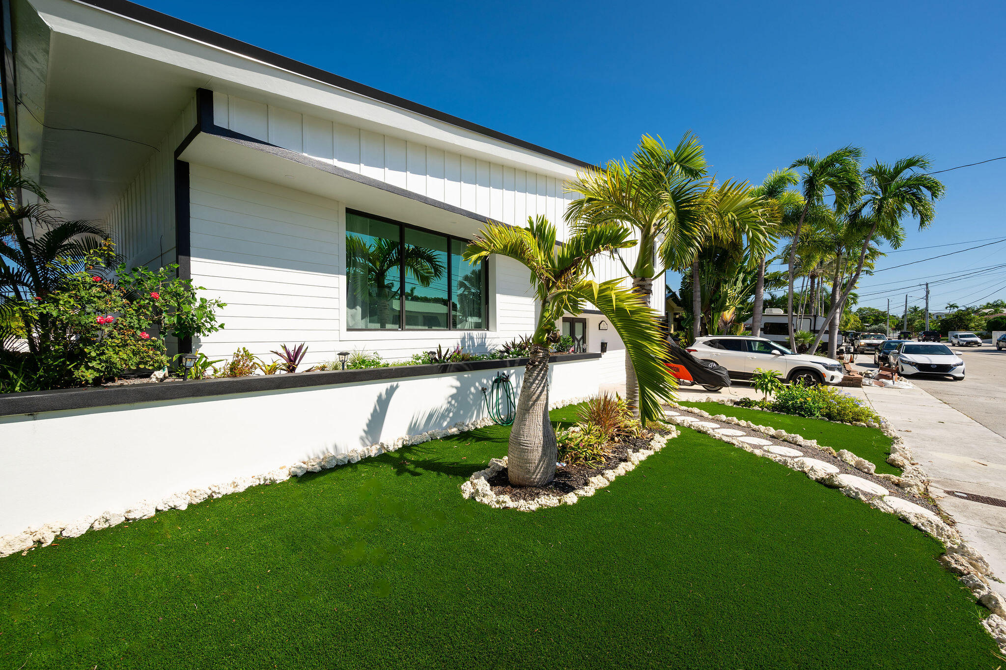 16 Azalea Drive Key Haven, FL 33040 - Photo 4 of 79 Front Yard