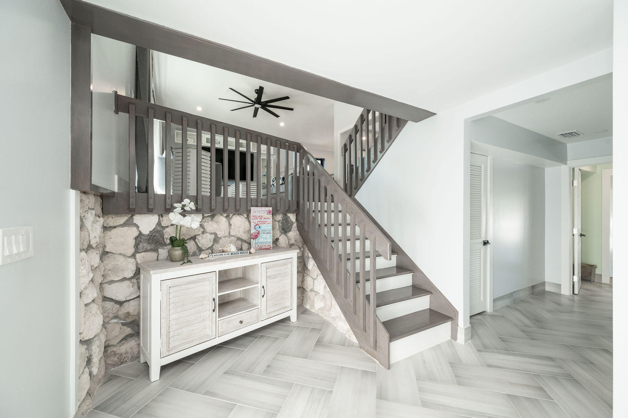 16 Azalea Drive Key Haven, FL 33040 - Photo 5 of 79 Foyer