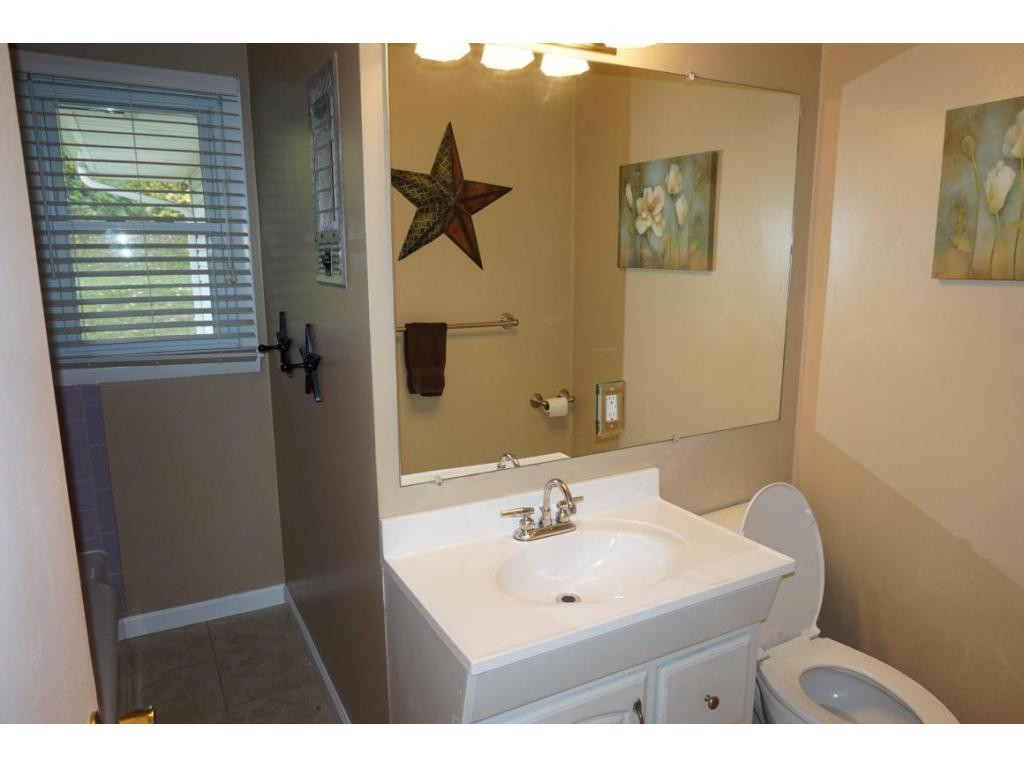 506 Ferndale Road Johnson City, TN 37604 - Photo 18 of 24 HALL BATHROOM