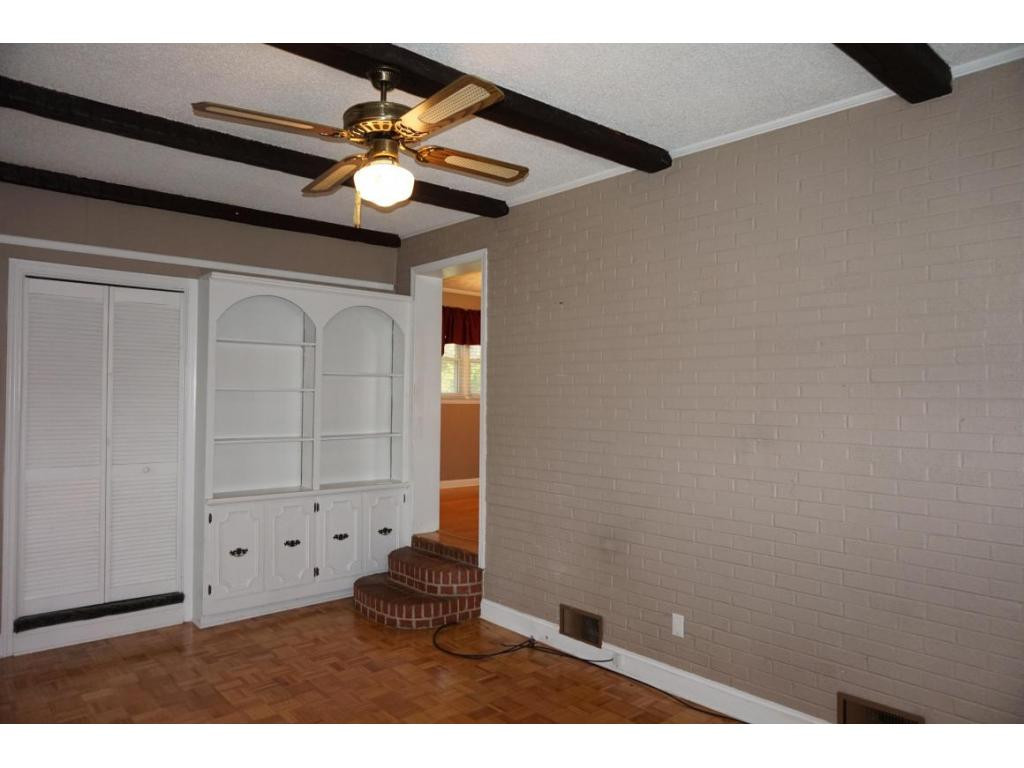 506 Ferndale Road Johnson City, TN 37604 - Photo 6 of 24 FAMILY ROOM