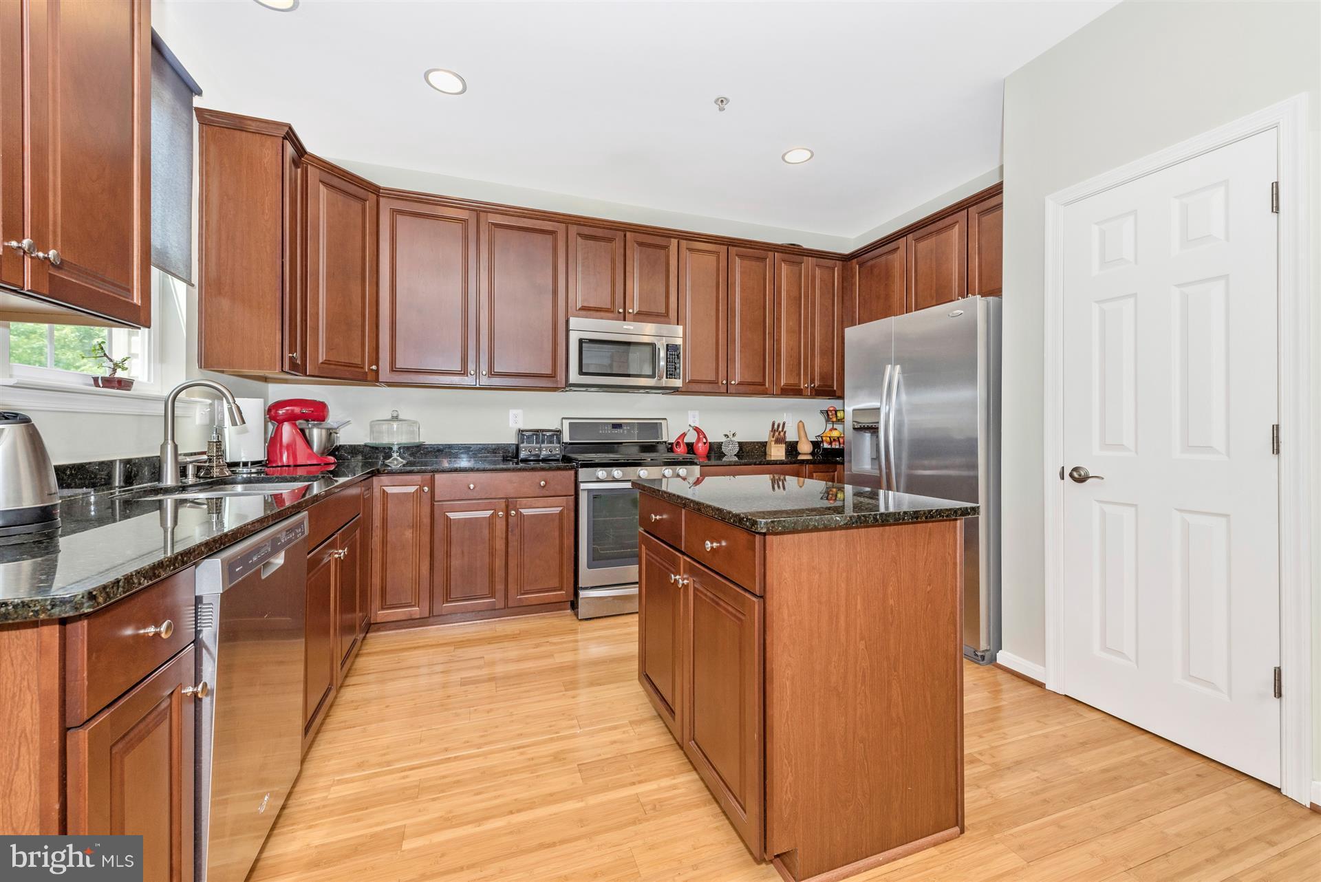 649 Tivoli Road Frederick, MD 21703 - Photo 5 of 28 Granite Kitchen and Stainless Steel Appliances