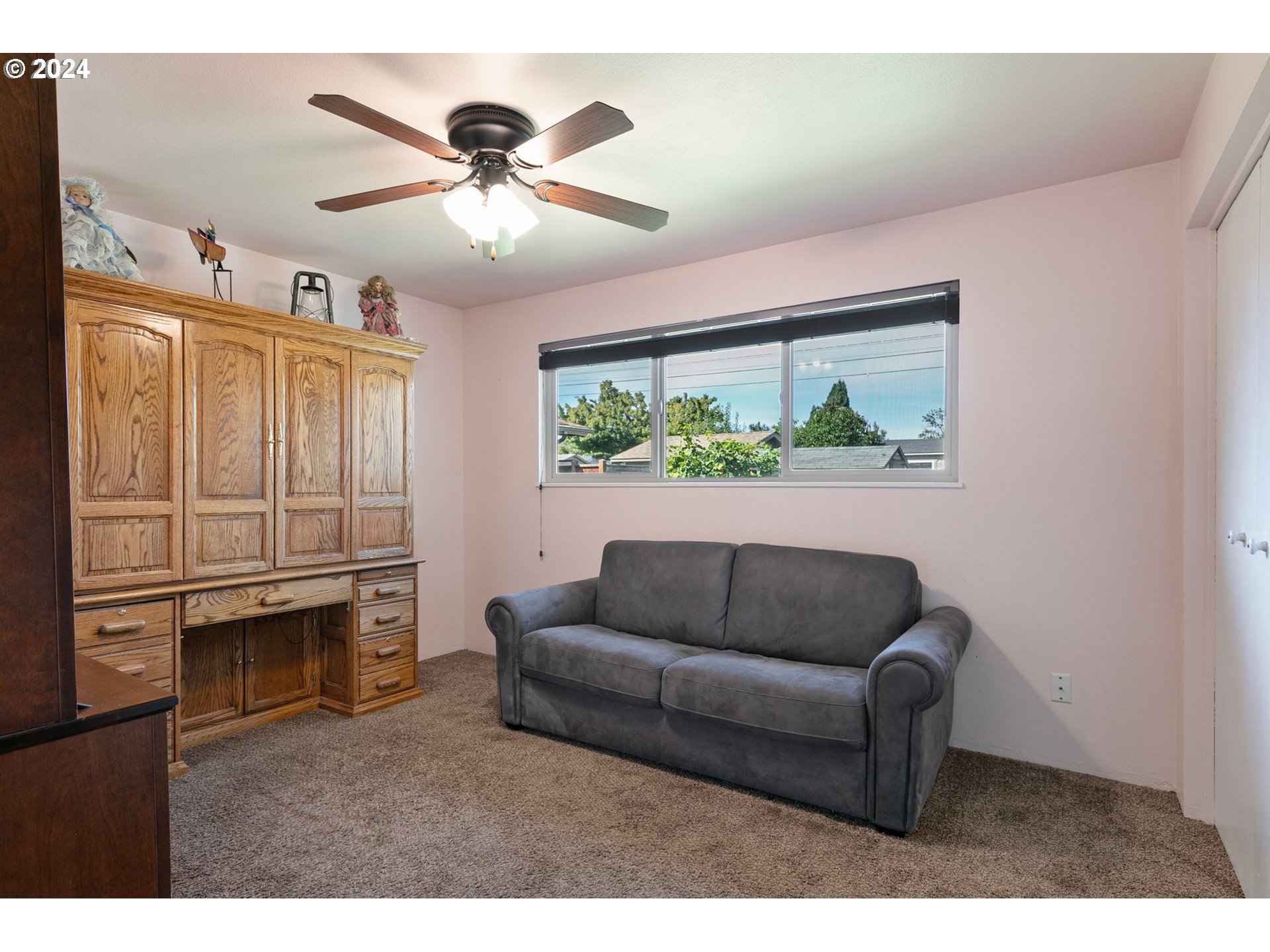 390 Cambridge Street Springfield, OR 97477 - Photo 19 of 48 a living room with furniture and a window