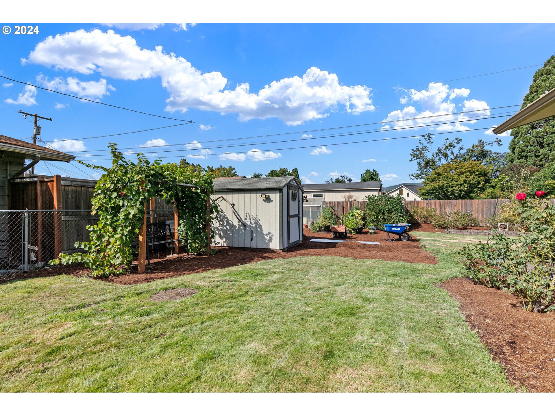390 Cambridge Street Springfield, OR 97477 - Photo 32 of 48 a view of a house with yard and a garden