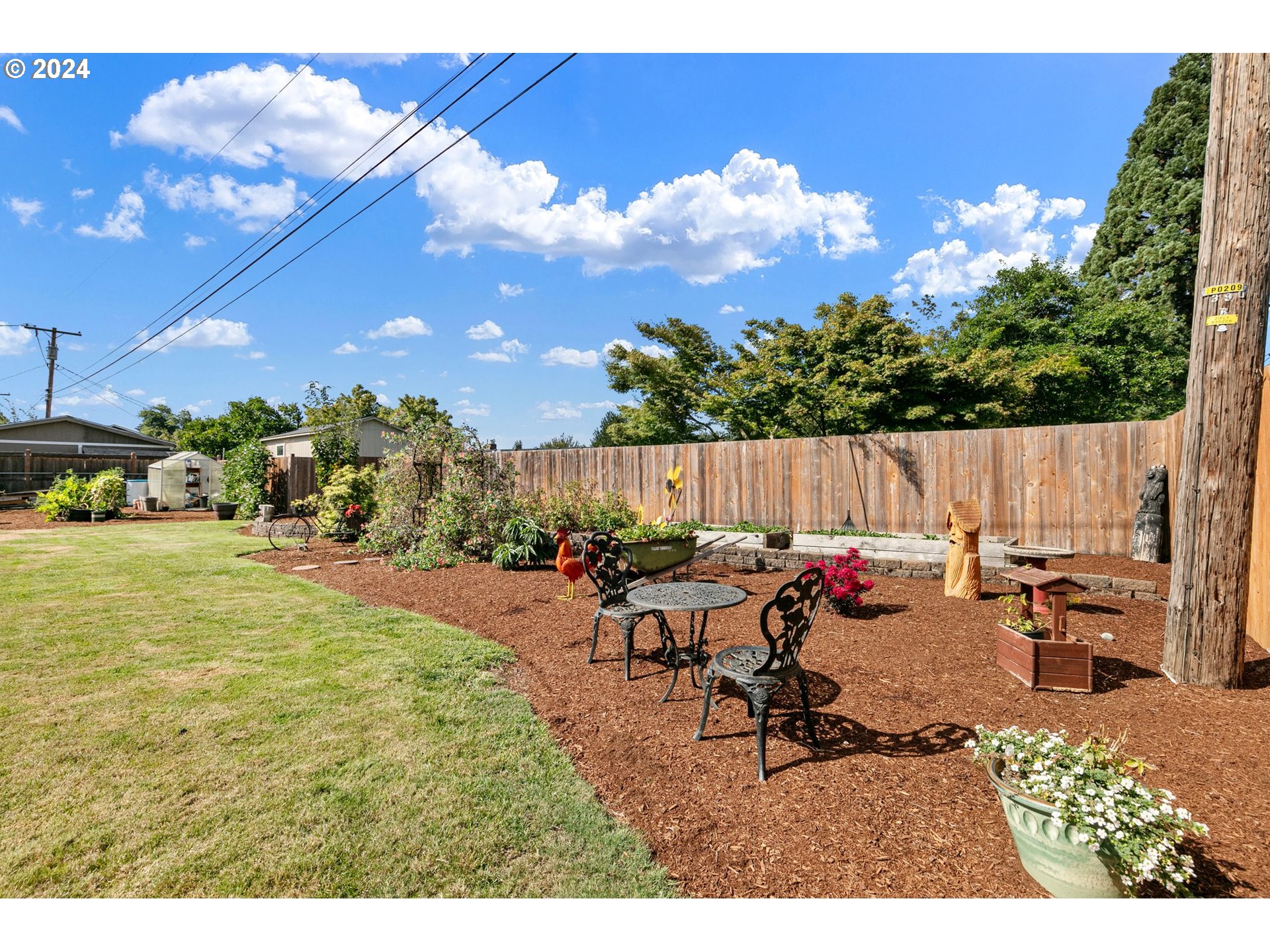 390 Cambridge Street Springfield, OR 97477 - Photo 36 of 48 a backyard of a house with table and chairs