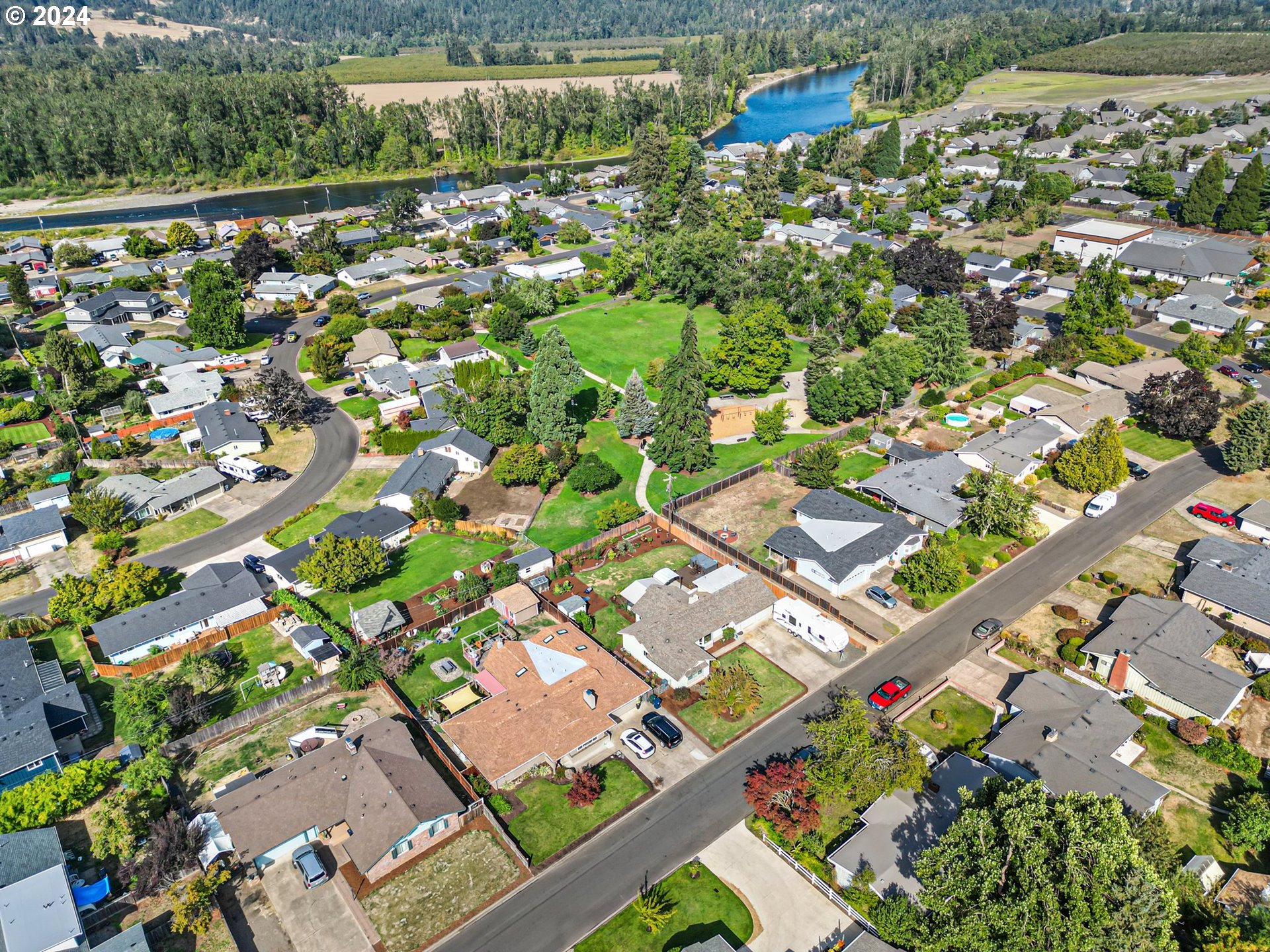 390 Cambridge Street Springfield, OR 97477 - Photo 39 of 48 an aerial view of a city