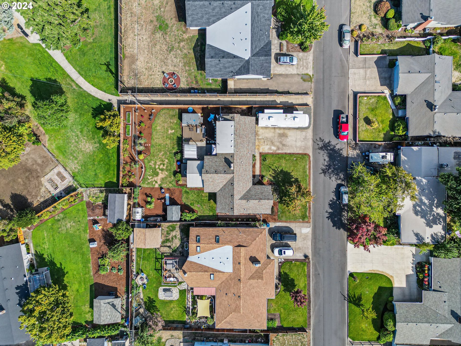 390 Cambridge Street Springfield, OR 97477 - Photo 40 of 48 an aerial view of multiple house