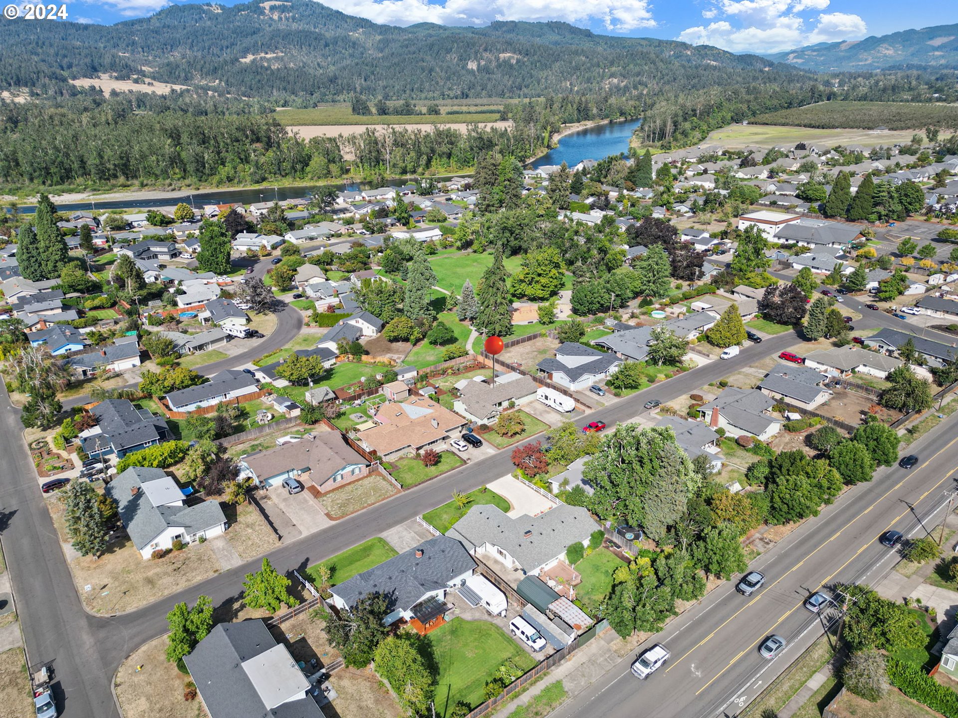 390 Cambridge Street Springfield, OR 97477 - Photo 47 of 48 an aerial view of a city with lots of residential buildings and mountain view in back