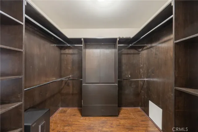 a view of a house with backyard and porch