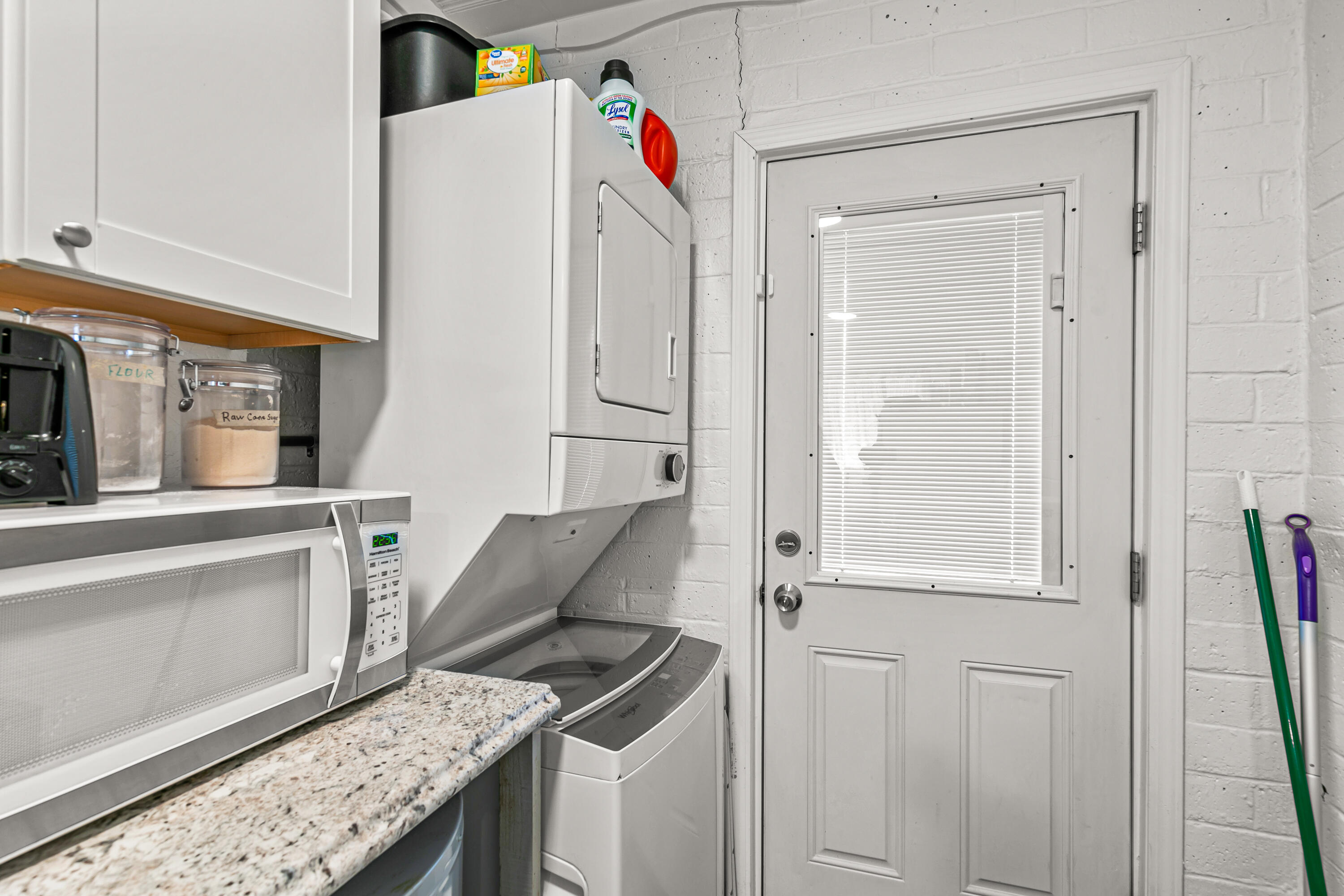 1048 West 13th Street Medford, OR 97501 - Photo 11 of 24