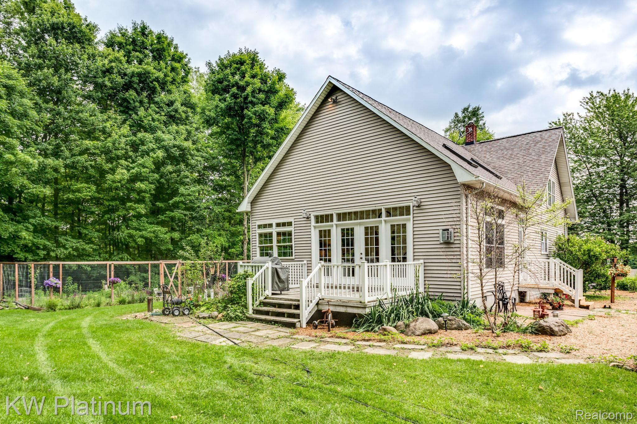 3347 Ruddock Road Avoca, MI 48006 - Photo 23 of 42 back deck.JPG