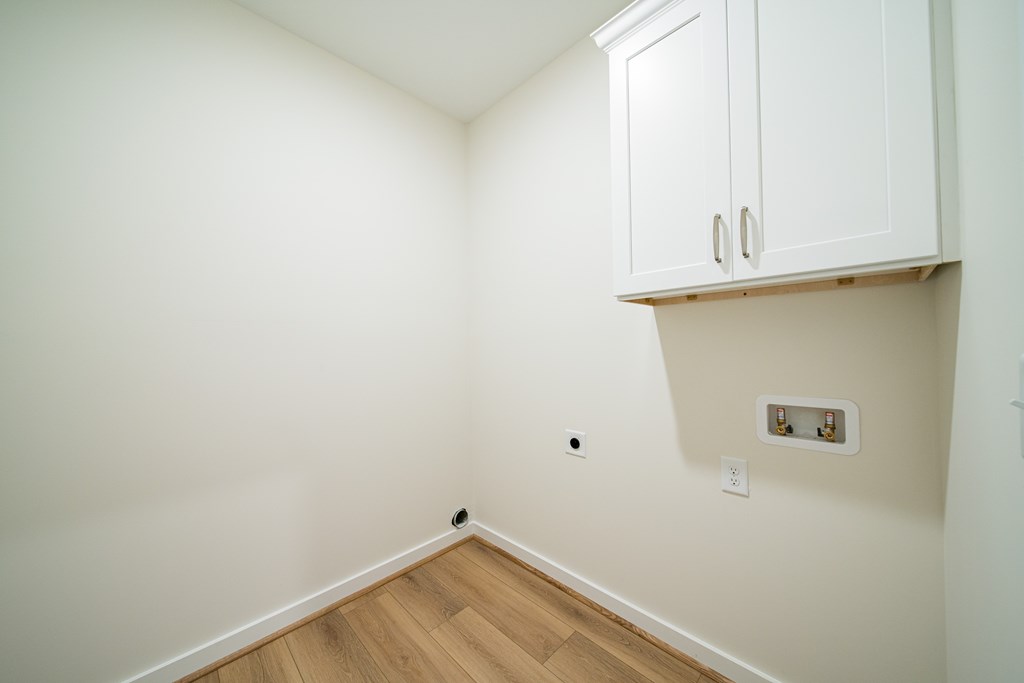 7230 Springbrook Drive Columbus, GA 31909 - Photo 25 of 49 laundry room on main level