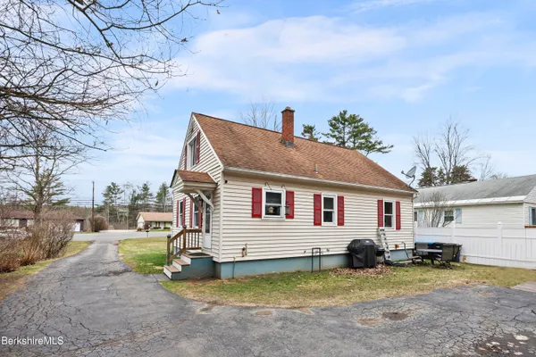 $289,900 | 322 Cheshire Road, Pittsfield, MA 01201