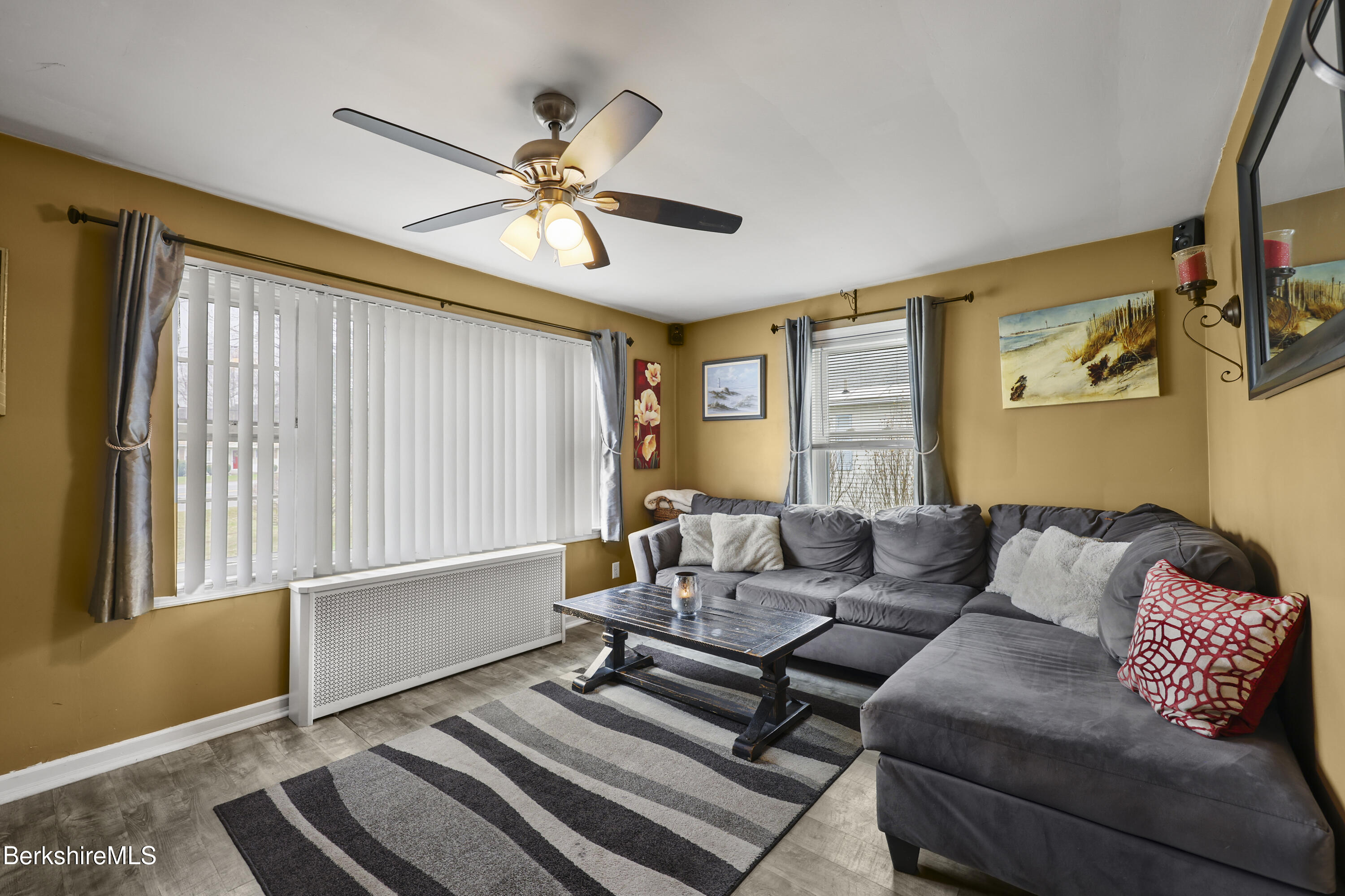 322 Cheshire Road Pittsfield, MA 01201 - Photo 8 of 31 Living Room