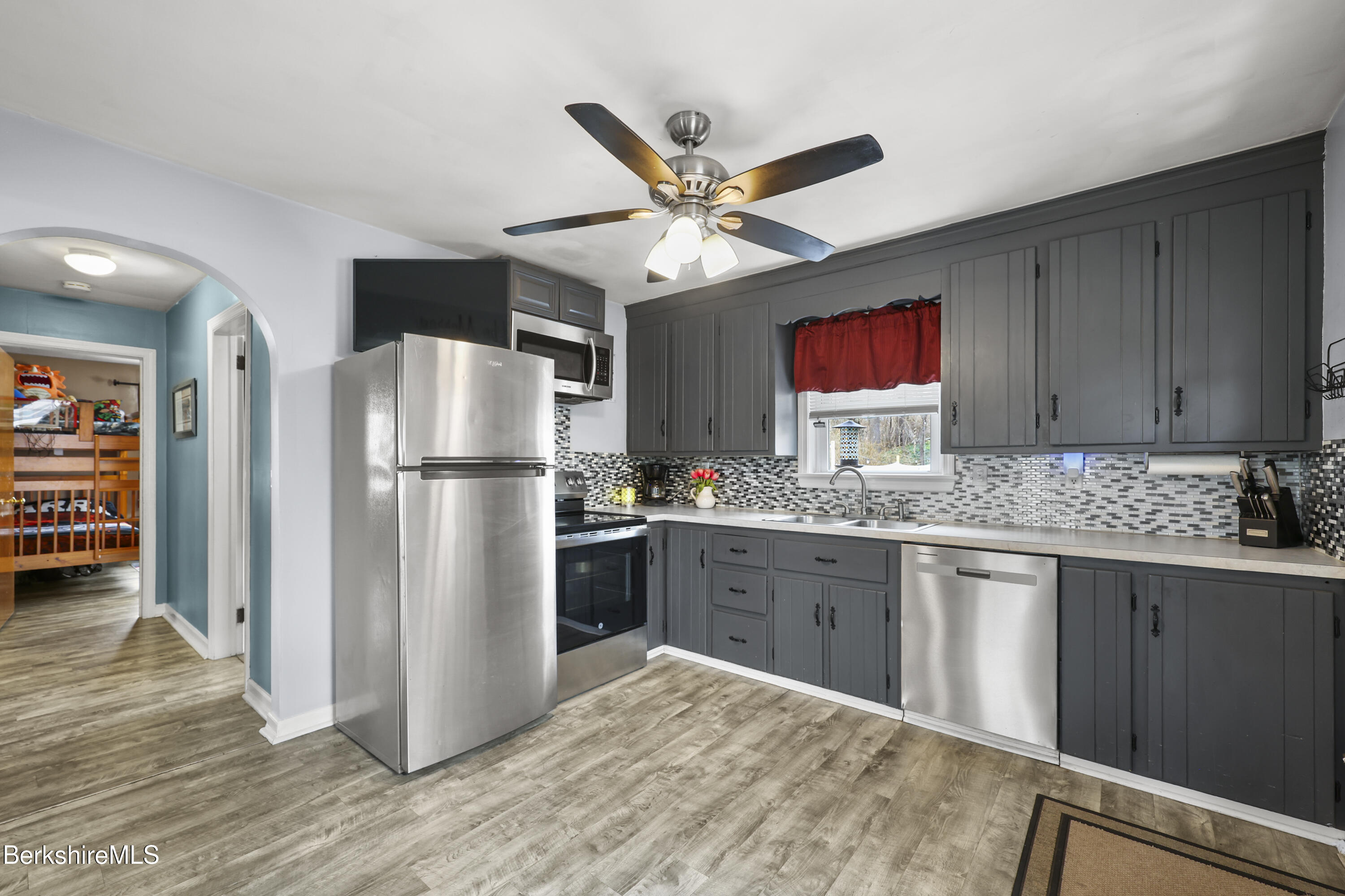 322 Cheshire Road Pittsfield, MA 01201 - Photo 9 of 31 Kitchen