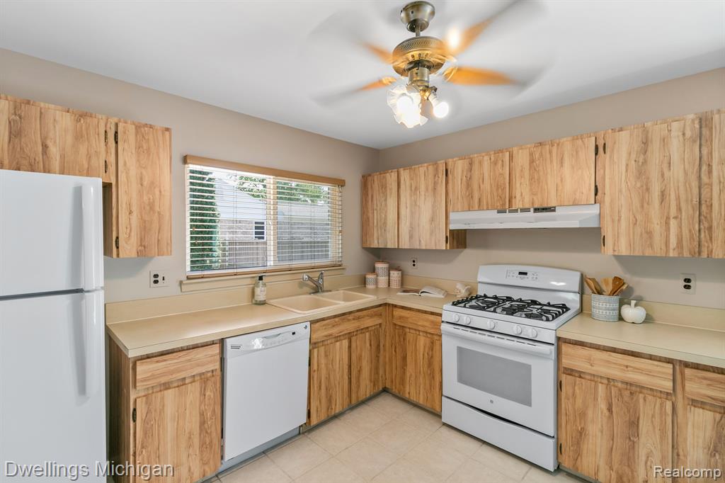 43833 Hanford Road Canton, MI 48187 - Photo 19 of 33