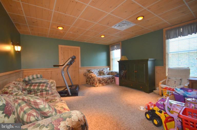 2720 Bert Fowler Road Manchester, MD 21102 - Photo 18 of 30 Bedroom