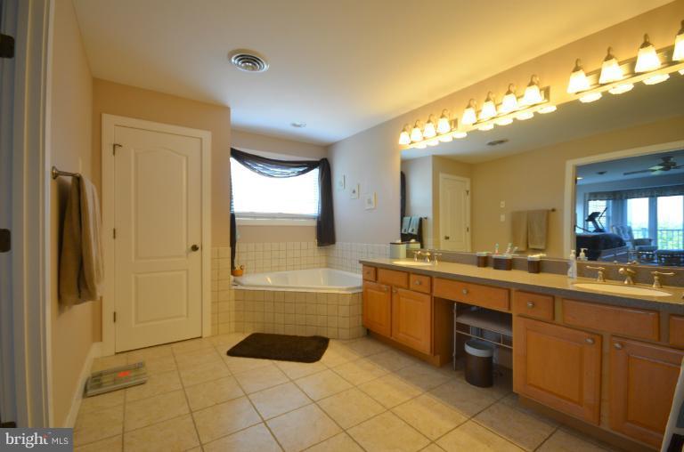 2720 Bert Fowler Road Manchester, MD 21102 - Photo 29 of 30 Bath (Master)