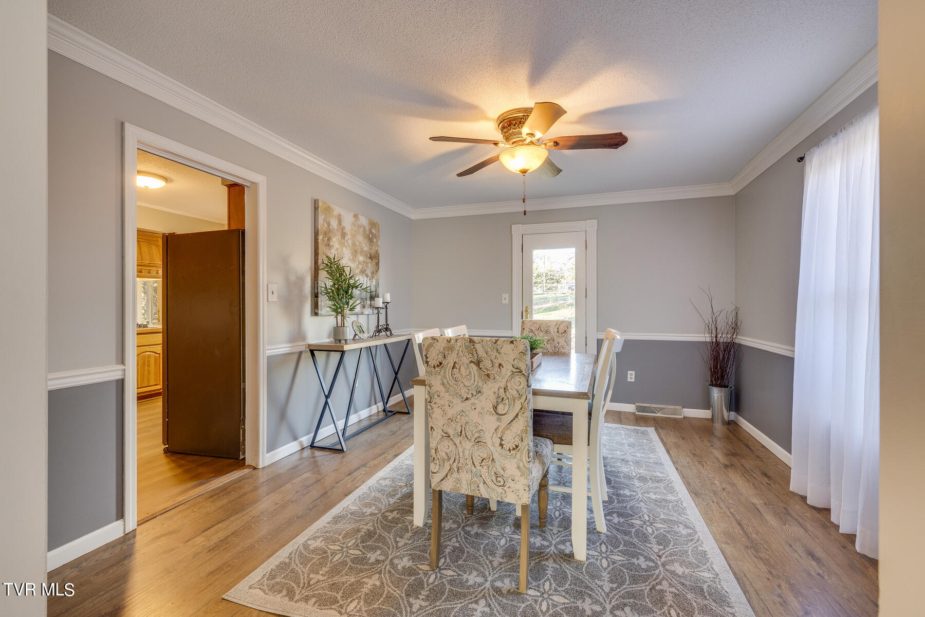 21446 Plantation Road Bristol, VA 24202 - Photo 11 of 57 011