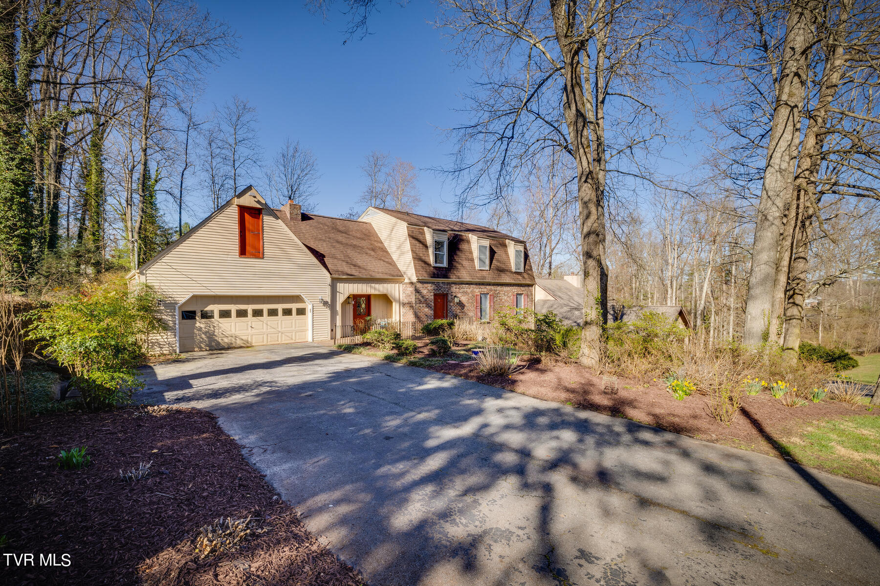 21446 Plantation Road Bristol, VA 24202 - Photo 2 of 57 002