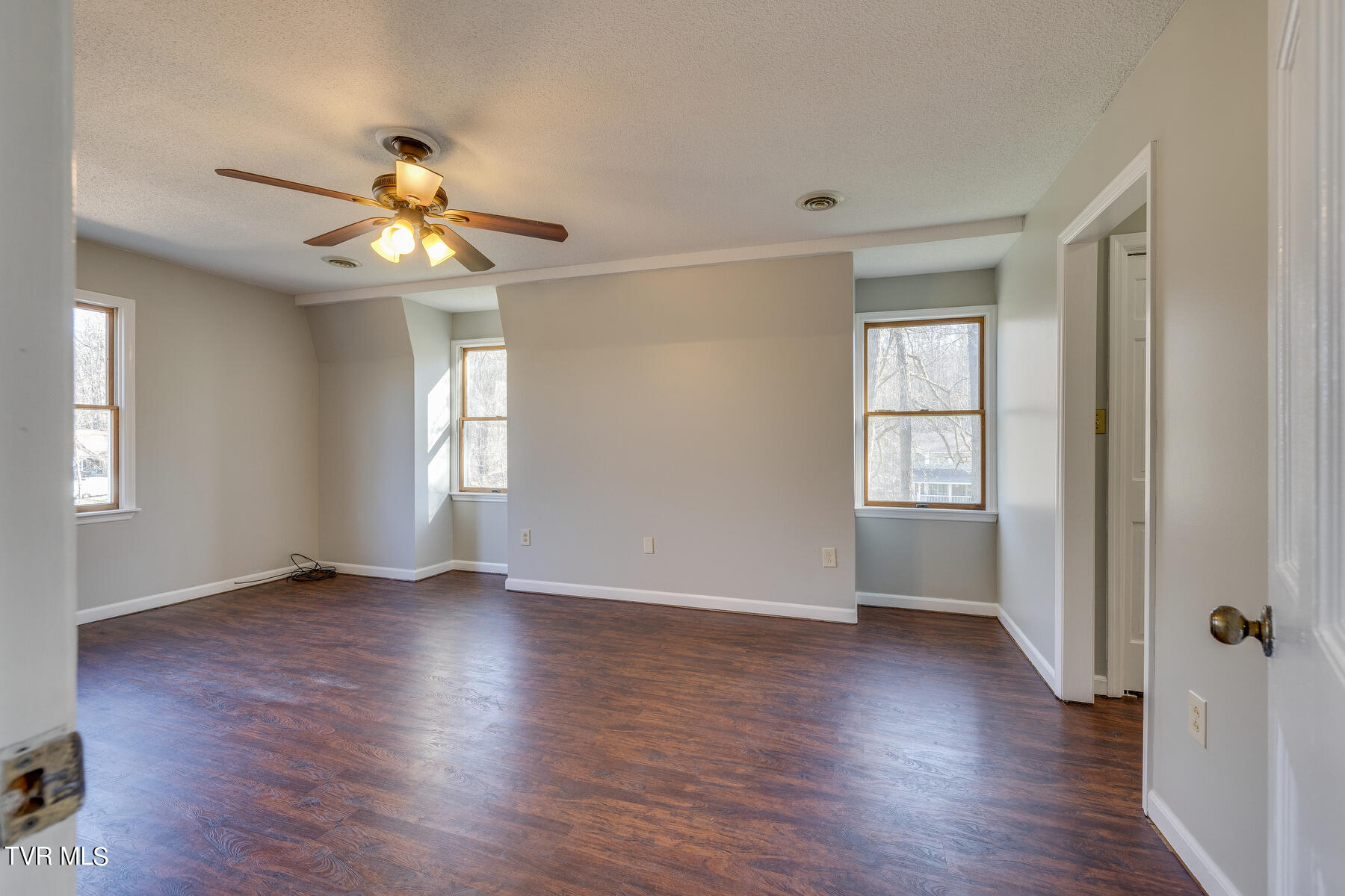 21446 Plantation Road Bristol, VA 24202 - Photo 24 of 57 024