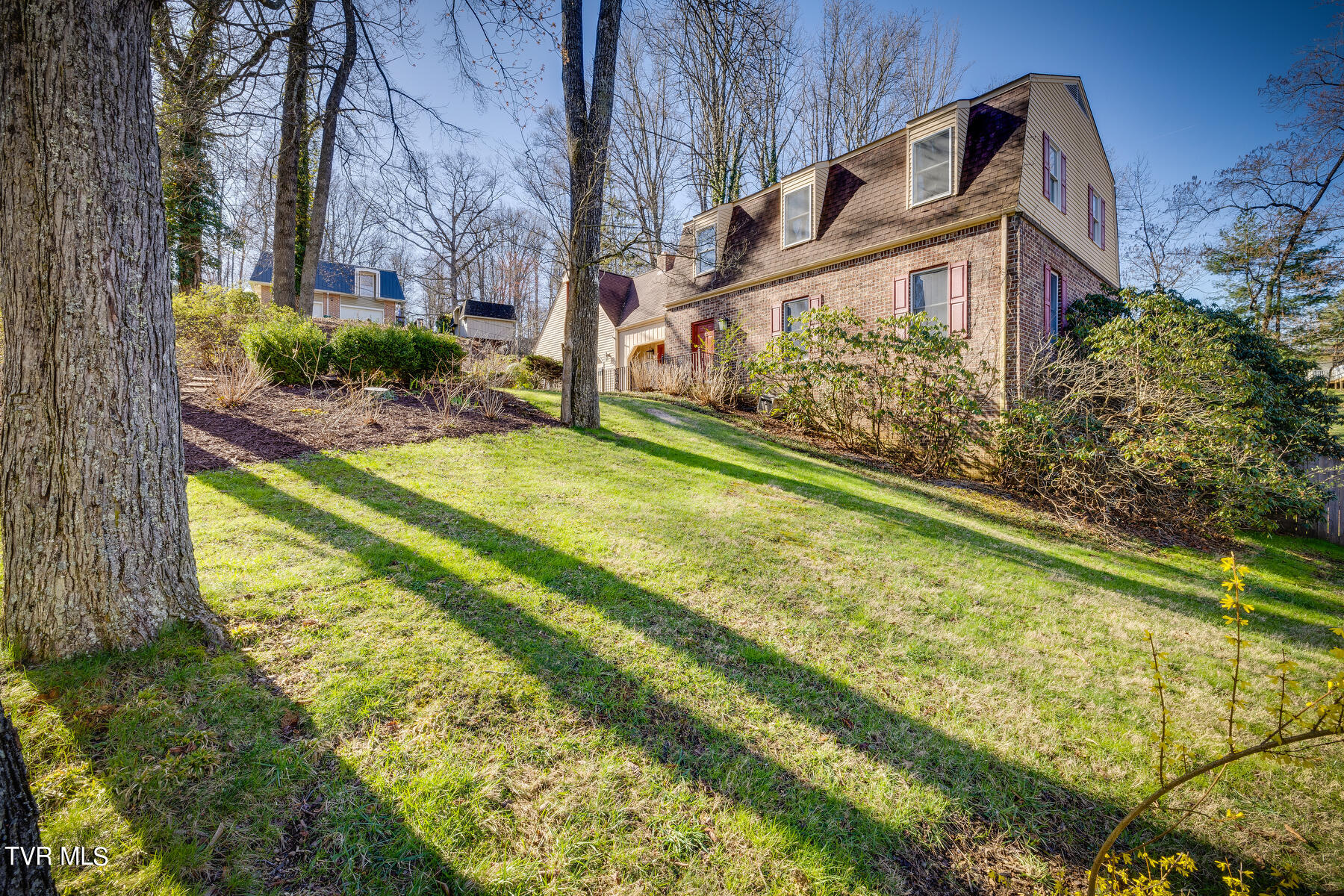 21446 Plantation Road Bristol, VA 24202 - Photo 3 of 57 003