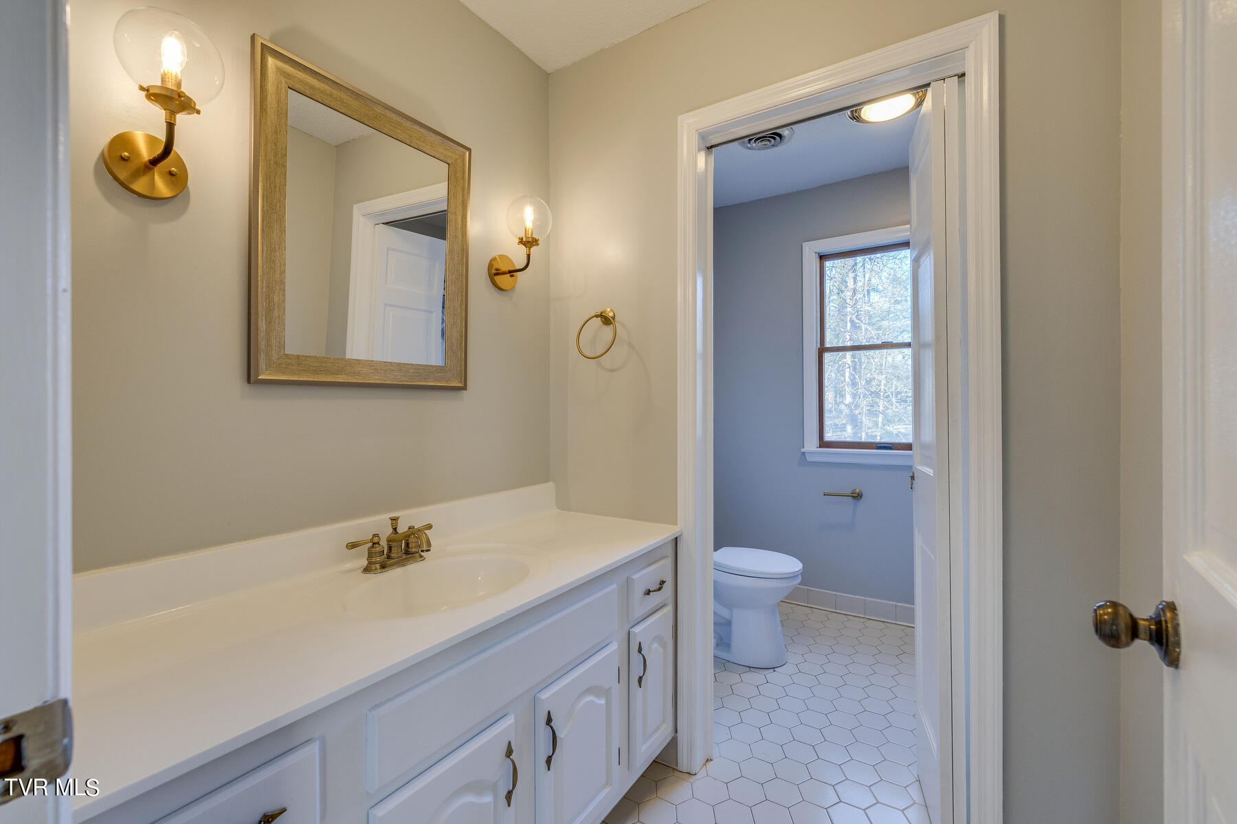 21446 Plantation Road Bristol, VA 24202 - Photo 32 of 57 032