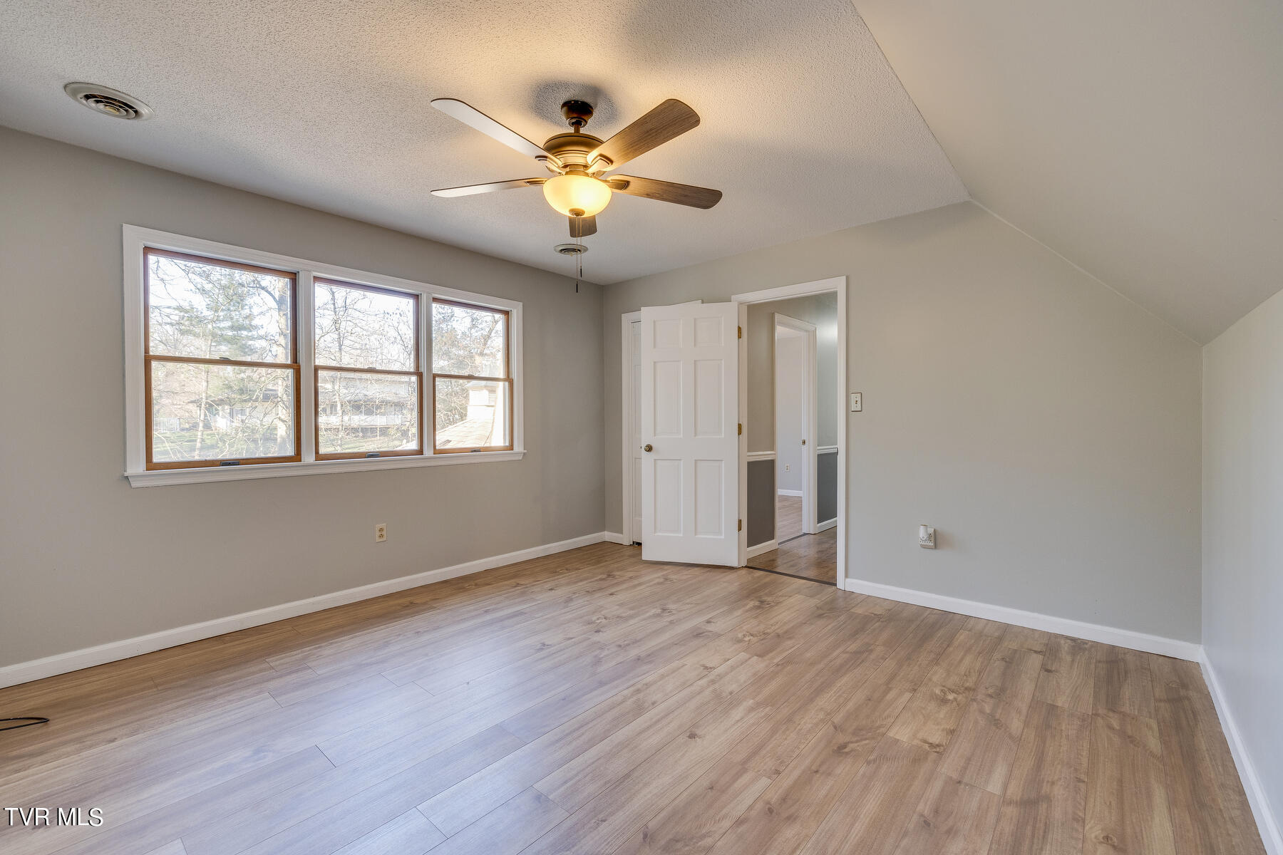 21446 Plantation Road Bristol, VA 24202 - Photo 38 of 57 038