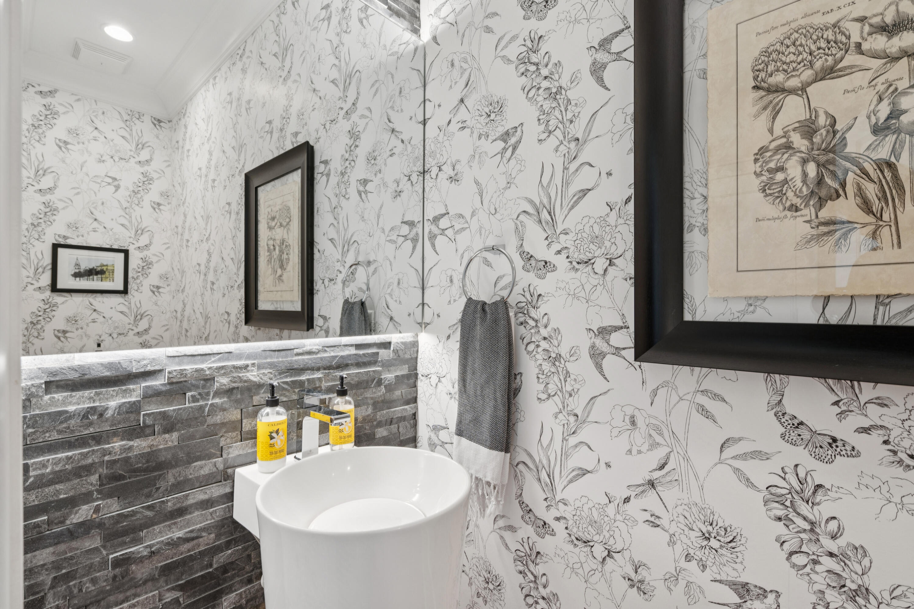 155 Wingo Way, Unit 472 Mount Pleasant, SC 29464 - Photo 18 of 27 155WingoWay-KeenEyeMarketing-044