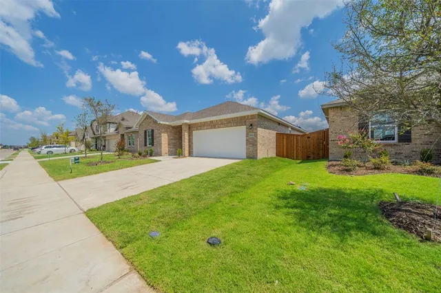 $2,525 | 1872 Everglades Drive, Forney, TX 75126