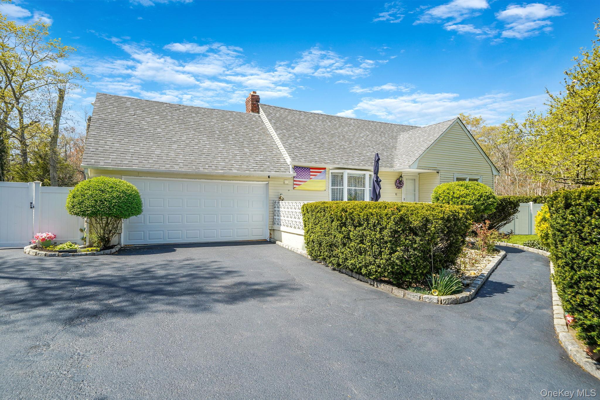 1989 William Floyd Parkway Ridge, NY 11961 - Photo 4 of 43