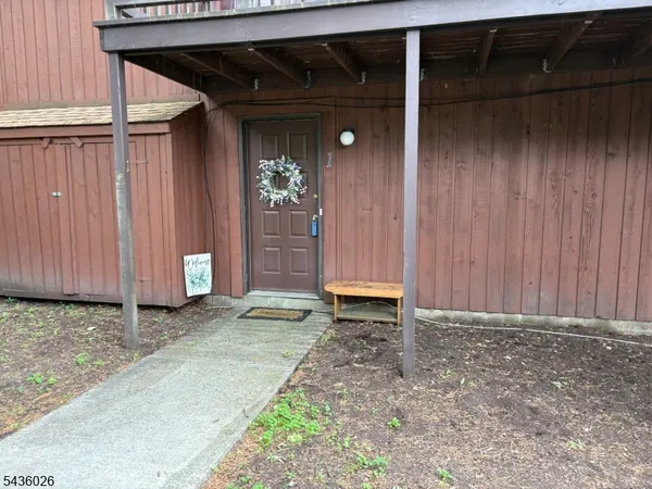 $1,800 | 2 Brandywine Court, Unit 1, Vernon, NJ 07462
