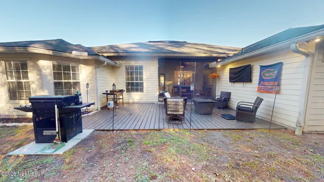 a view of house with outdoor seating space