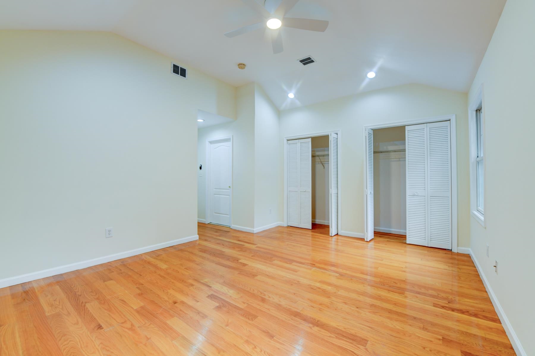 190 Terrace Avenue, Unit 2 Jersey City, NJ 07307 - Photo 20 of 29 a view of an empty room