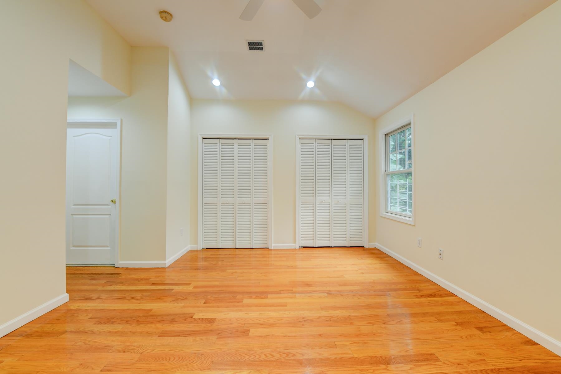 190 Terrace Avenue, Unit 2 Jersey City, NJ 07307 - Photo 21 of 29 a view of an empty room