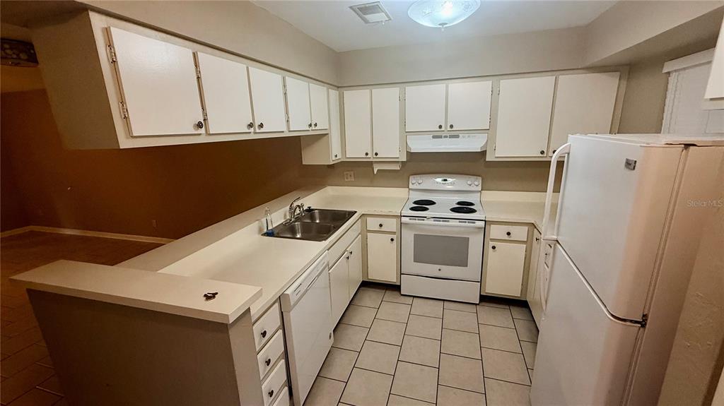 4411 Southwest 34th Street, Unit 503 Gainesville, FL 32608 - Photo 4 of 17