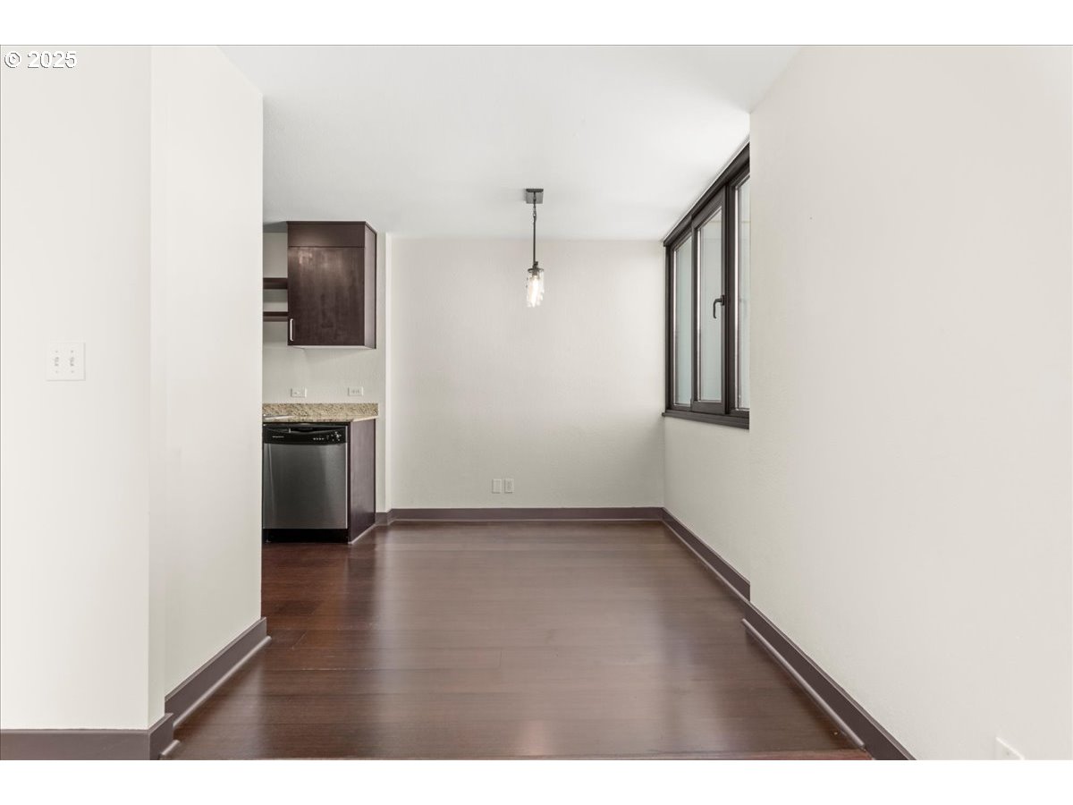 111 Southwest Harrison Street, Unit 4F Portland, OR 97201 - Photo 11 of 37 Dining Room