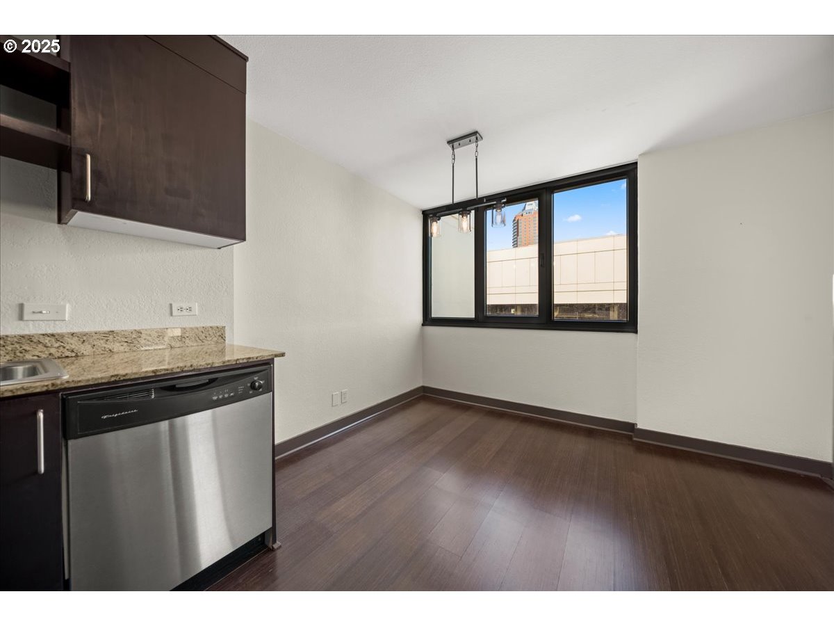 111 Southwest Harrison Street, Unit 4F Portland, OR 97201 - Photo 12 of 37 Dining Room