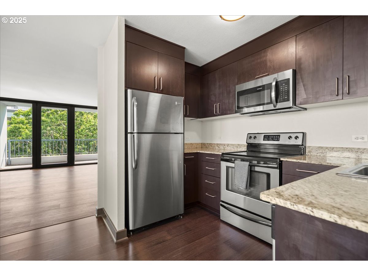 111 Southwest Harrison Street, Unit 4F Portland, OR 97201 - Photo 13 of 37 Kitchen