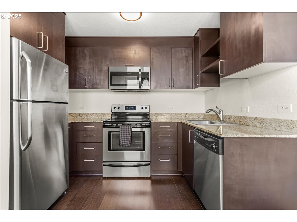 111 Southwest Harrison Street, Unit 4F Portland, OR 97201 - Photo 14 of 37 Kitchen