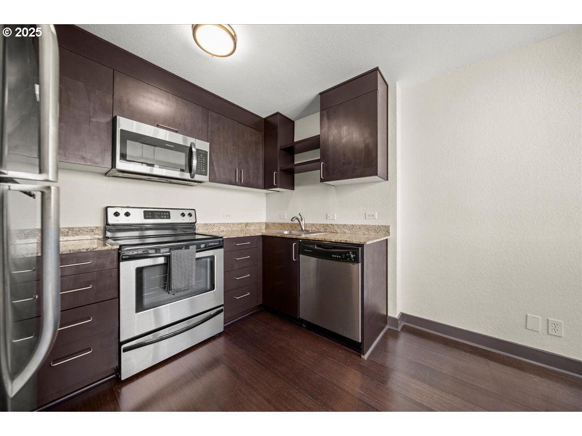 111 Southwest Harrison Street, Unit 4F Portland, OR 97201 - Photo 15 of 37 Kitchen