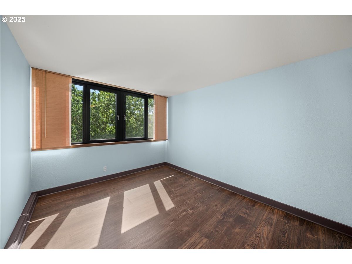 111 Southwest Harrison Street, Unit 4F Portland, OR 97201 - Photo 16 of 37 Primary Bedroom