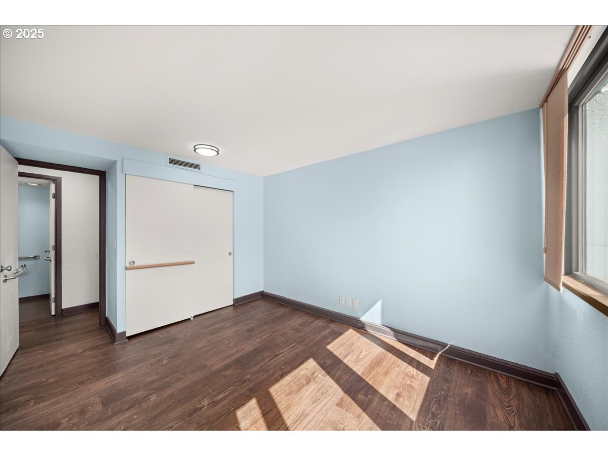 111 Southwest Harrison Street, Unit 4F Portland, OR 97201 - Photo 17 of 37 Primary Bedroom