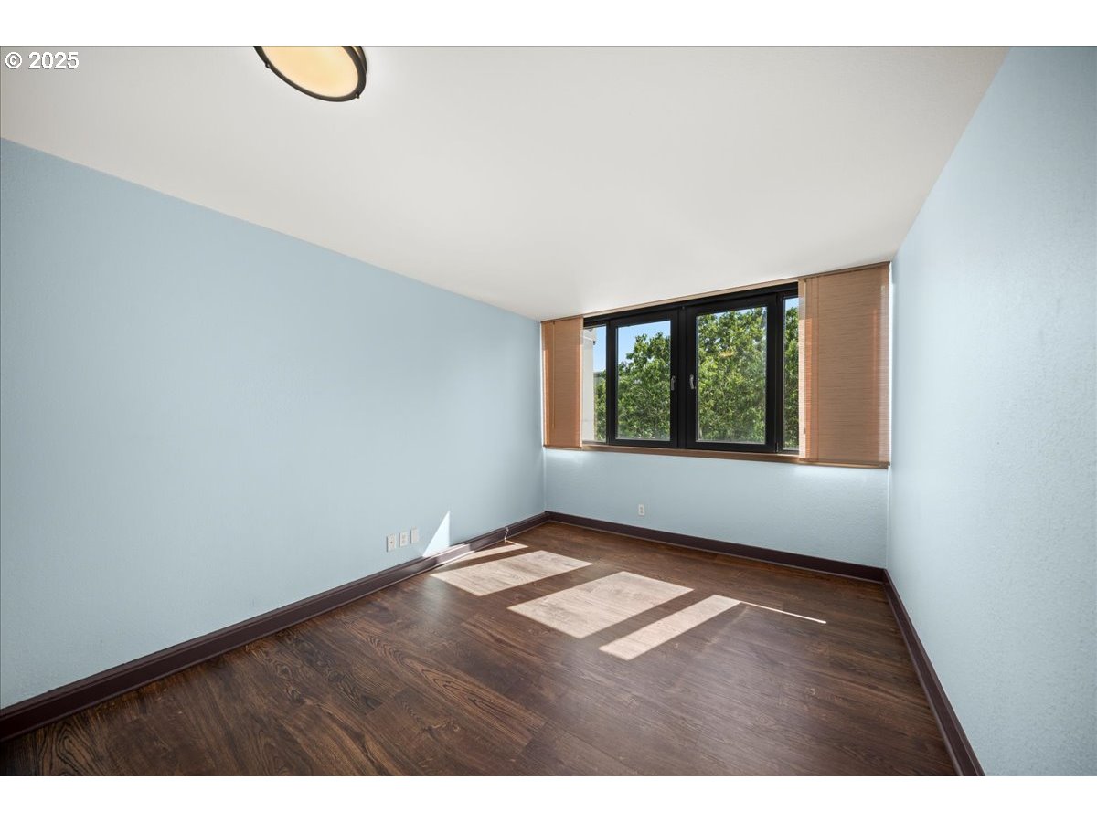 111 Southwest Harrison Street, Unit 4F Portland, OR 97201 - Photo 18 of 37 Primary Bedroom